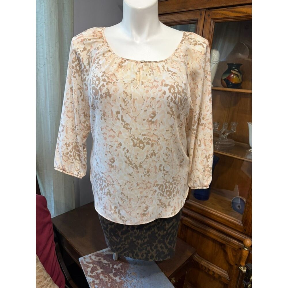 Larry Levine cream abstract polyester L blouse scoop neck ¾ sleeves.